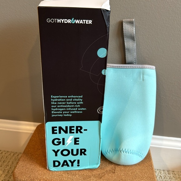 NIB Got Hydro Water Bottle with Cover Case - Picture 3 of 5